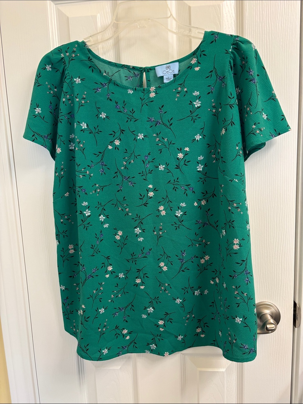 Women’s CeCe Emerald Green Floral Short Sleeve Top, Size L